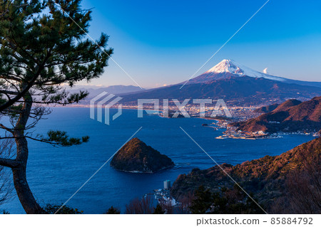 (靜岡縣)沼津海岸線和富士山 (靜岡縣)沼津海岸線和富士山 85884792