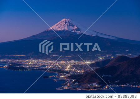 (靜岡縣)沼津路燈和富士山 (靜岡縣)沼津路燈和富士山 85885398