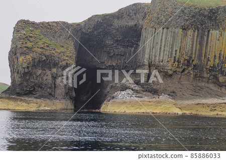 Fingals Cave and hexagonal volcanic basalt rock columns Isle of Staffa, Hebrides 85886033