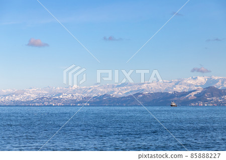 Fishing boat goes to the harbor of Arakli, Turkey 85888227