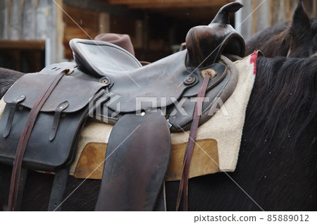 saddle outdoors 85889012
