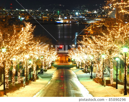 Hakodate Hachimanzaka 2 on a winter night Hakodate Hachimanzaka 2 on a winter night 85890296