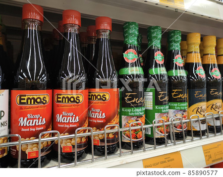 PENANG, MALAYSIA -MARCH 5, 2021: Selected focused on various types of soy sauce used as a cooking ingredient are on sale at supermarkets. Sorted with the brand and it was tagged with the price tag. 85890577