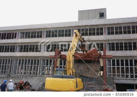 拆除破舊公共建築的重型設備 拆除破舊公共建築的重型設備 85890916