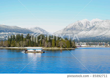 Vancouver, Coal Harbor winter landscape, snow-covered mountains 85892711