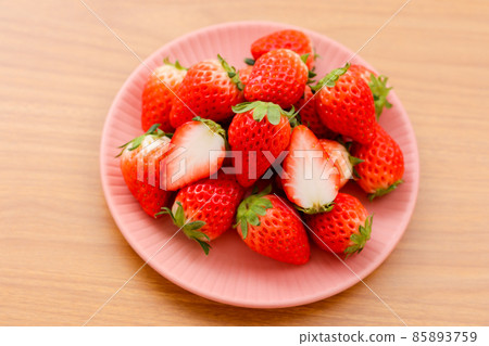 草莓桌照片 85893759
