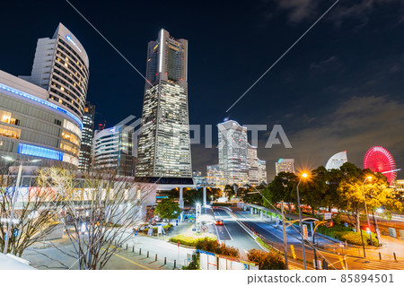 橫濱櫻木町車站前和港未來冬季夜景 85894501