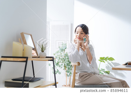 30's freelance 1 female 30's freelance 1 female 85894611