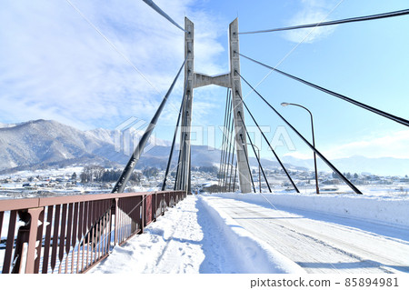 Heisei Bridge / Overlooking the direction of Mt. Kosha from Yomase River (Nakano City, Nagano Prefecture) [2022.1] 85894981