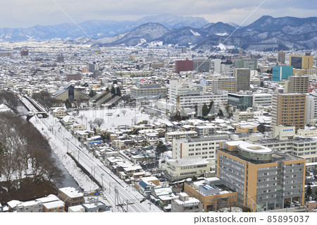 雪山形市 85895037