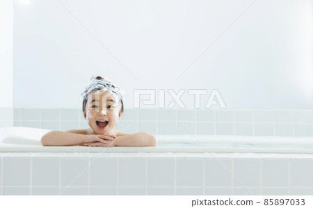 Girl child bath Girl child bath 85897033