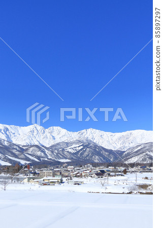 白馬冬季下雪的北阿爾卑斯山 85897297
