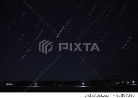 2022 Quadrantids meteor shower eastern sky diurnal motion (star trail) 85897386