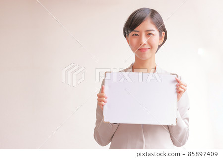 有留言板 1 的微笑的女人 85897409