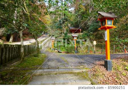 Kurama寺廟在京都秋天 85900251