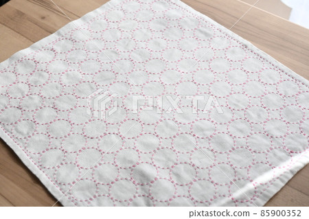 Round-patterned sashiko Round-patterned sashiko 85900352