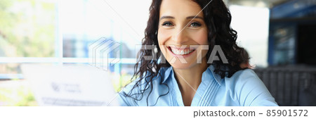 Woman holding menu of caffe Woman holding menu of caffe 85901572