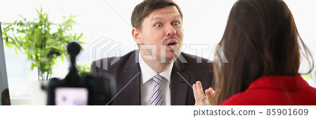 Man making interview with politician Man making interview with politician 85901609