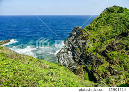 A magnificent view of Oganzaki, Ishigaki Island and a lighthouse A magnificent view of Oganzaki, Ishigaki Island and a lighthouse 85901814