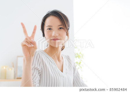 Telework female in her 30s 85902484