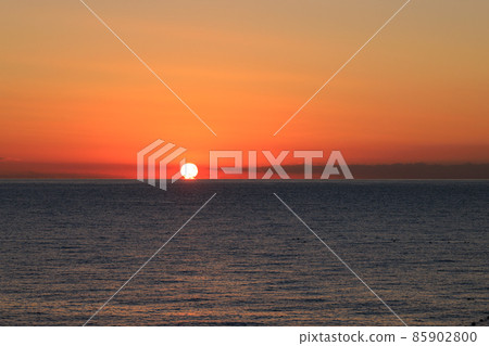 The calm sunrise of Suruga Bay in winter The calm sunrise of Suruga Bay in winter 85902800
