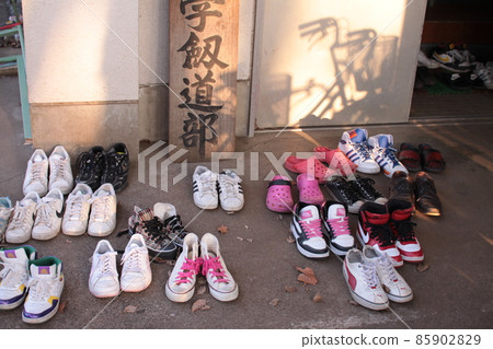 Lined shoes during club activities 85902829