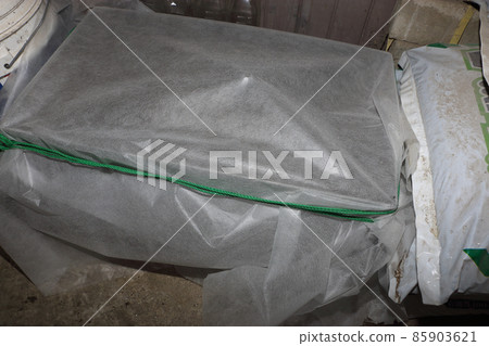 發酵前用仲冬骨粉和種子粉製作模糊肥料 85903621