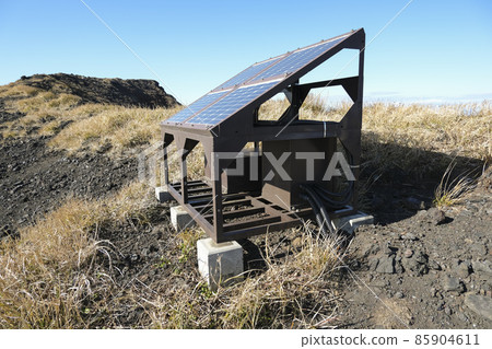 Volcano observation equipment installed on Mt. Mihara 85904611