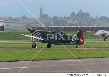 瑞士陸軍 Morane D-3801 戰鬥機起飛待命 瑞士陸軍 Morane D-3801 戰鬥機起飛待命 85906791