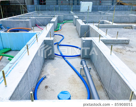 Retracting work for water supply and drainage pipes in a detached house 85908051