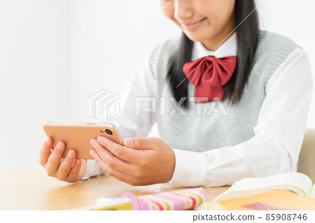 初中生,高中生,婦女學習,參加考試,學習 初中生,高中生,婦女學習,參加考試,學習 85908746