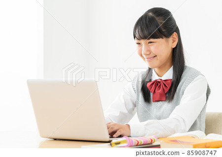 初中生,高中生,婦女學習,參加考試,學習 初中生,高中生,婦女學習,參加考試,學習 85908747
