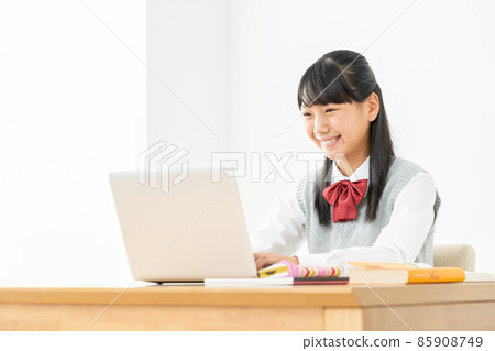 初中生，高中生，婦女學習，參加考試，學習 85908749