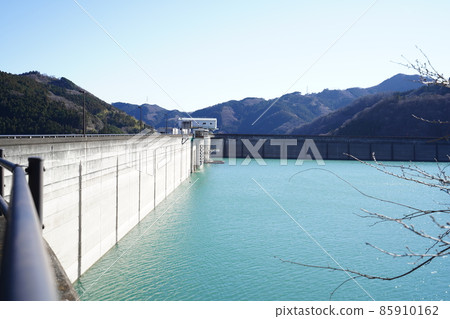 Dam lake of Shimokubo Dam near Sanbaseki Gorge, Kanna River, Gunma Prefecture 85910162
