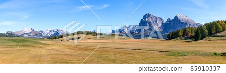 Panorama of high mountain plateau Seiser Alm with Langkofel Group mountains Panorama of high mountain plateau Seiser Alm with Langkofel Group mountains 85910337