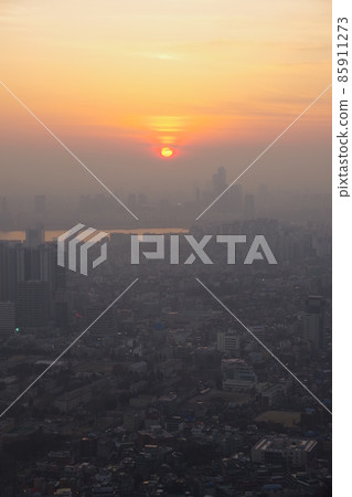 Hong Kong town and sunset 85911273