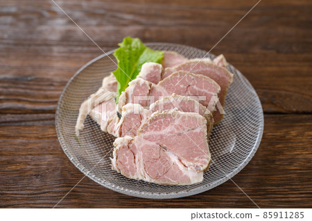 盤子裡的豬肉片 85911285