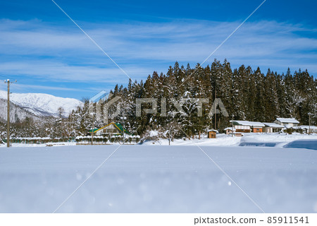 Scenery of snowy country [Hakuba-mura, Kitaazumi-gun] 85911541