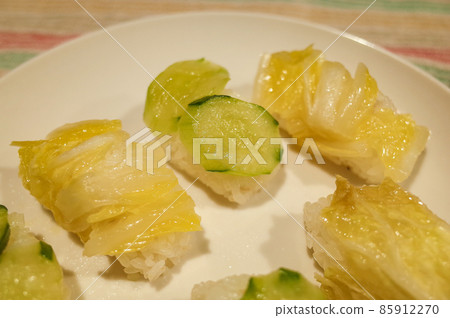 Chinese cabbage and cucumber vegetable sushi Chinese cabbage and cucumber vegetable sushi 85912270