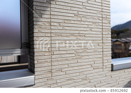 Exterior walls and siding on the balcony of a newly built detached house 85912692