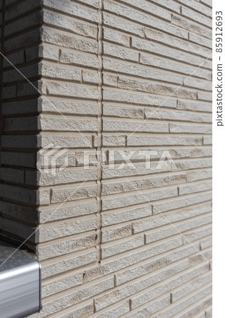Exterior walls and siding on the balcony of a newly built detached house 85912693