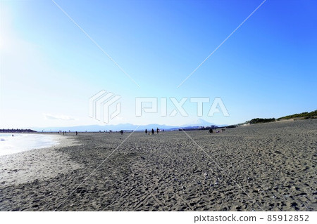 The calm Chigasaki coast that welcomed the new year The calm Chigasaki coast that welcomed the new year 85912852