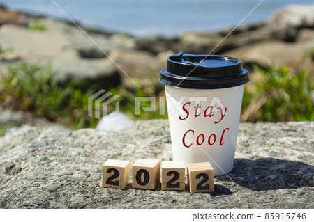 2022 number on wooden block and a disposable coffee cup with text 2022 number on wooden block and a disposable coffee cup with text 85915746