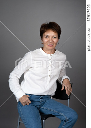 Woman posing on the chair 85917603
