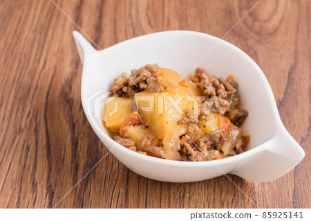 煮土豆和肉末 85925141