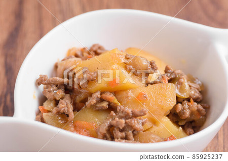 煮土豆和肉末 煮土豆和肉末 85925237