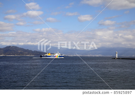 穿過清水港的駿河灣渡輪 85925897