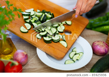 Cooking vegetable salad of cucumbers and tomatoes 85925936