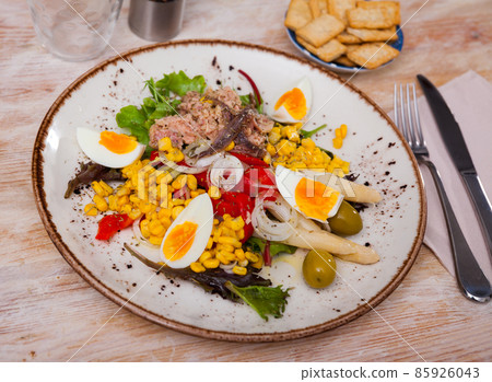 Traditional Spanish salad Xato Traditional Spanish salad Xato 85926043