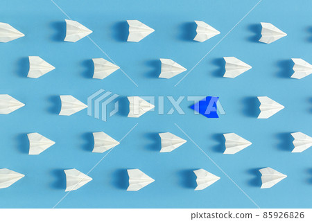 多數和少數紙飛機 85926826